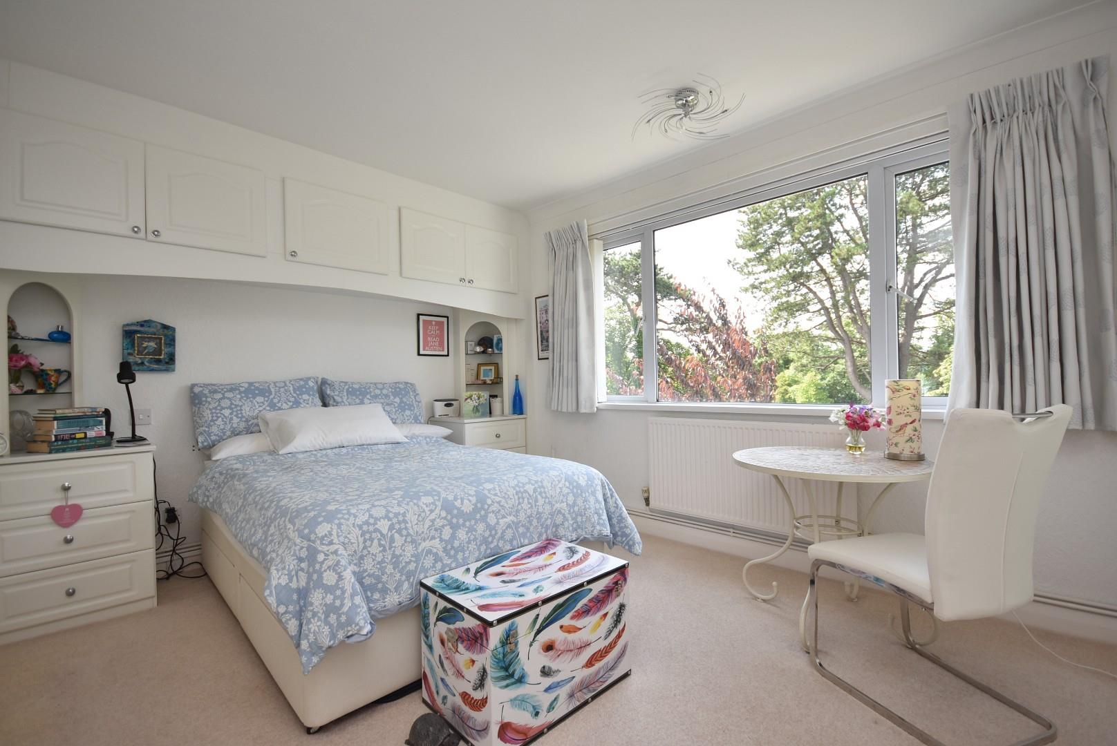 16 Albany Court, Beach Road, Penarth, CF64 1JU